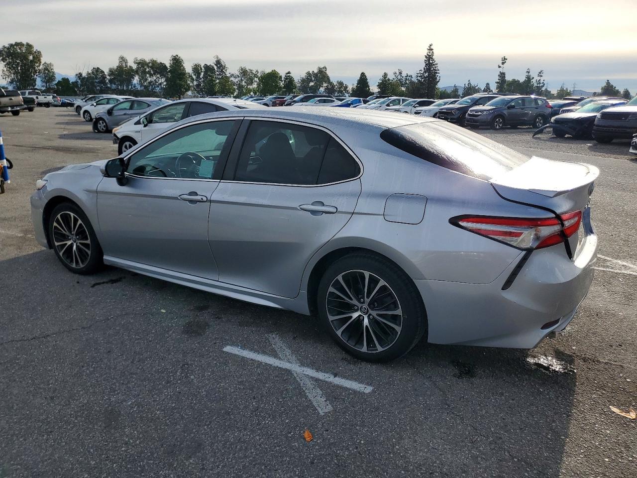 2018 TOYOTA CAMRY L photo 2