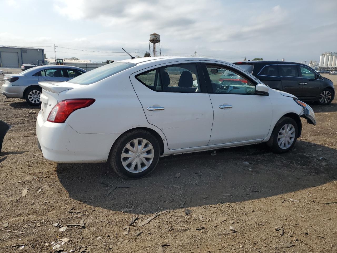 2019 NISSAN VERSA S photo 3