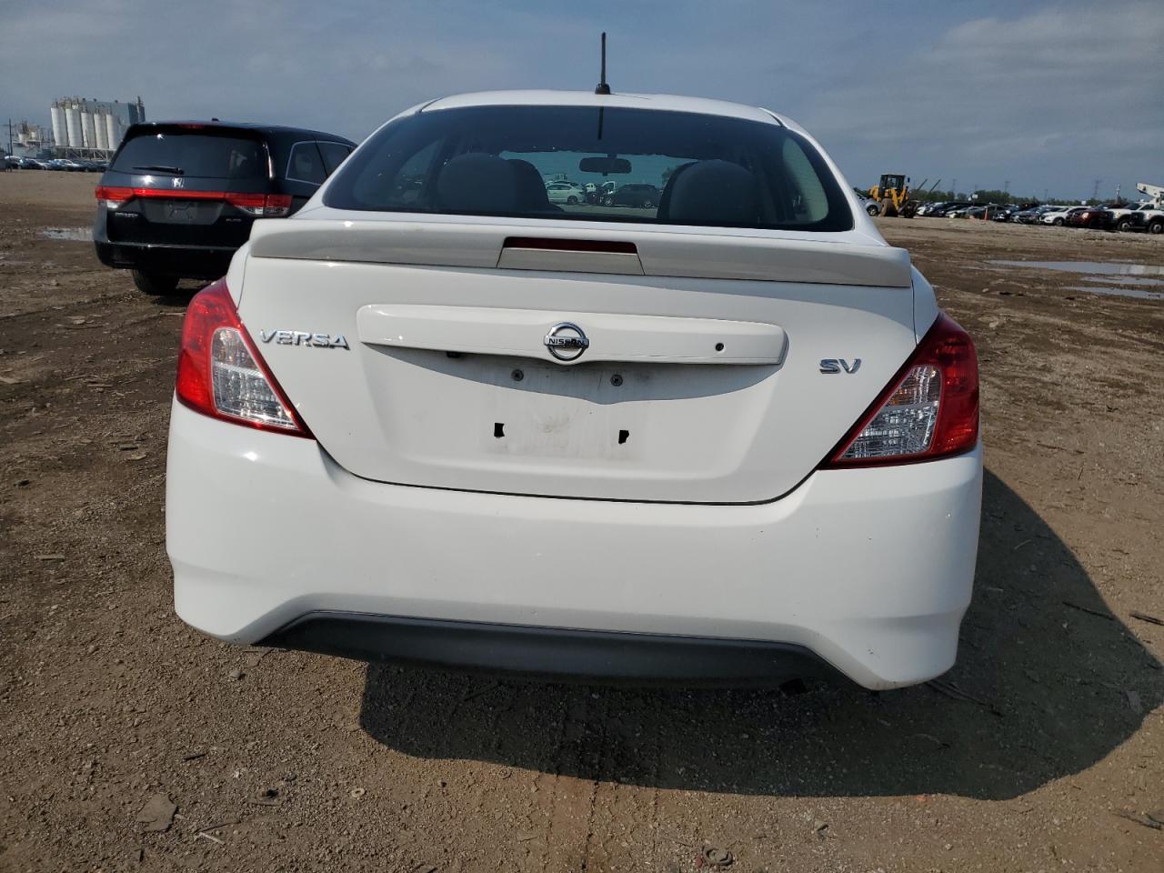 2019 NISSAN VERSA S photo 6