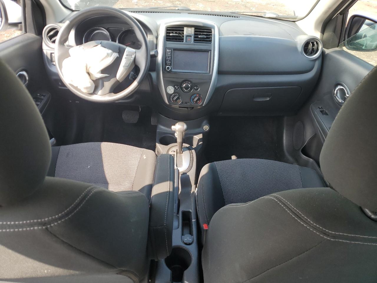 2019 NISSAN VERSA S photo 8