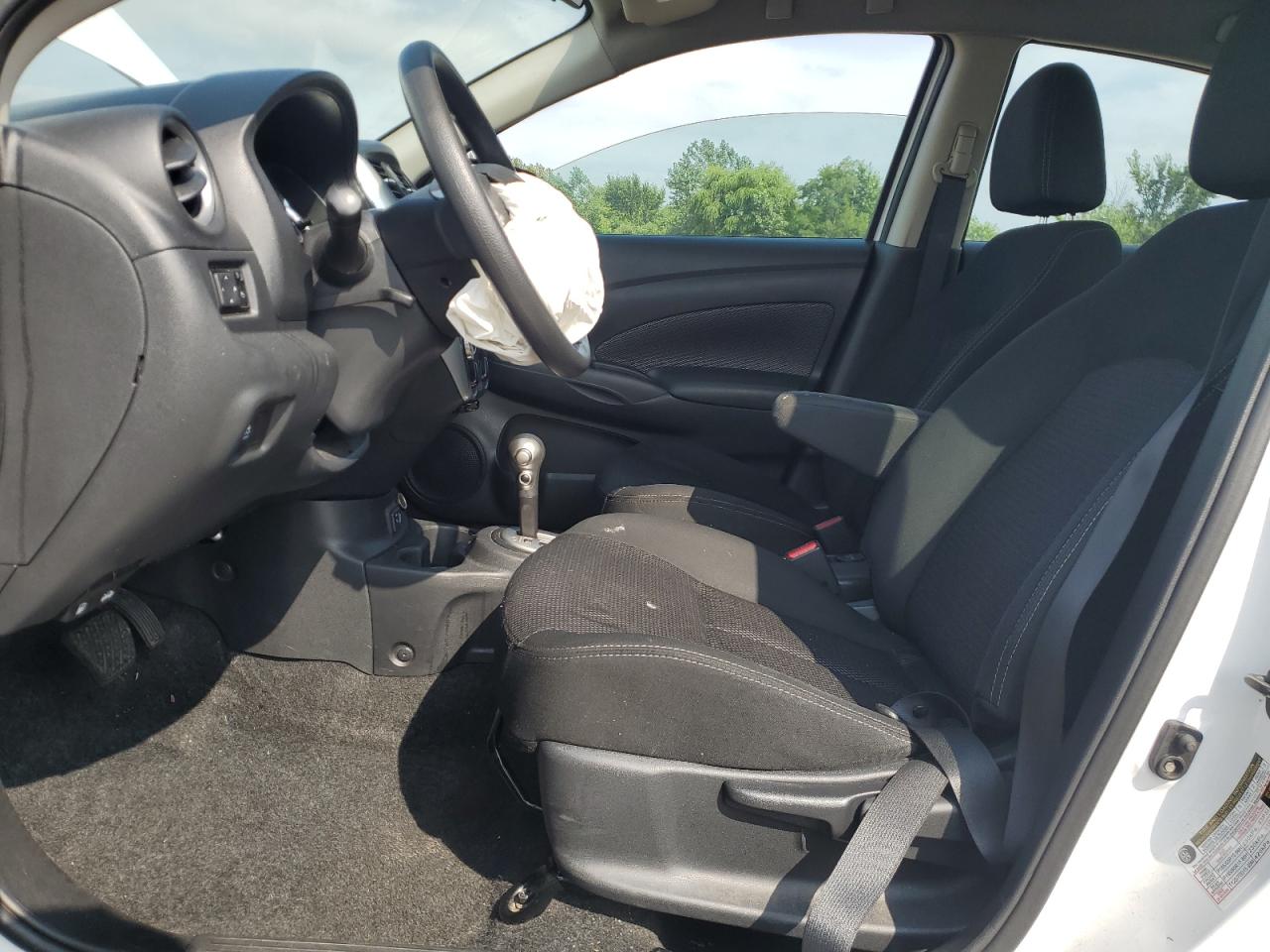 2019 NISSAN VERSA S photo 7