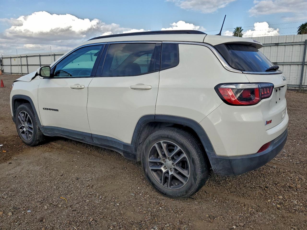 2019 JEEP COMPASS LATITUDE photo 2