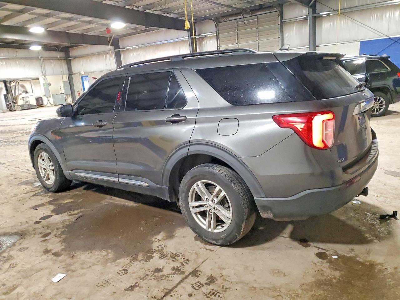2020 FORD EXPLORER XLT photo 2