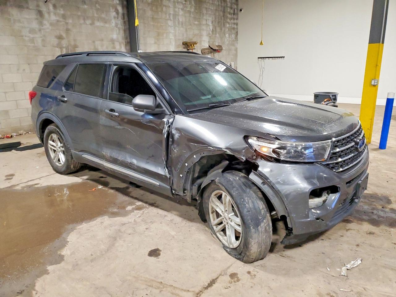 2020 FORD EXPLORER XLT photo 4