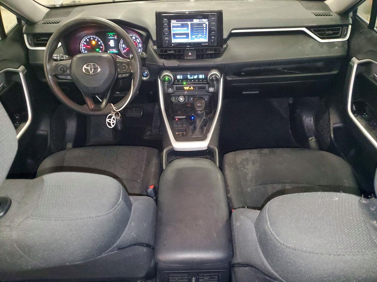 2021 TOYOTA RAV4 XLE photo 8