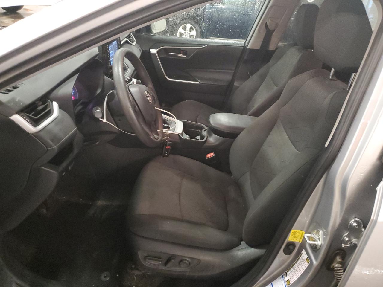 2021 TOYOTA RAV4 XLE photo 7