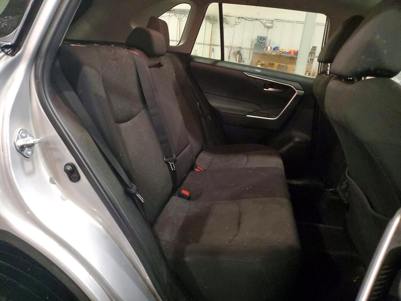 2021 TOYOTA RAV4 XLE photo 11