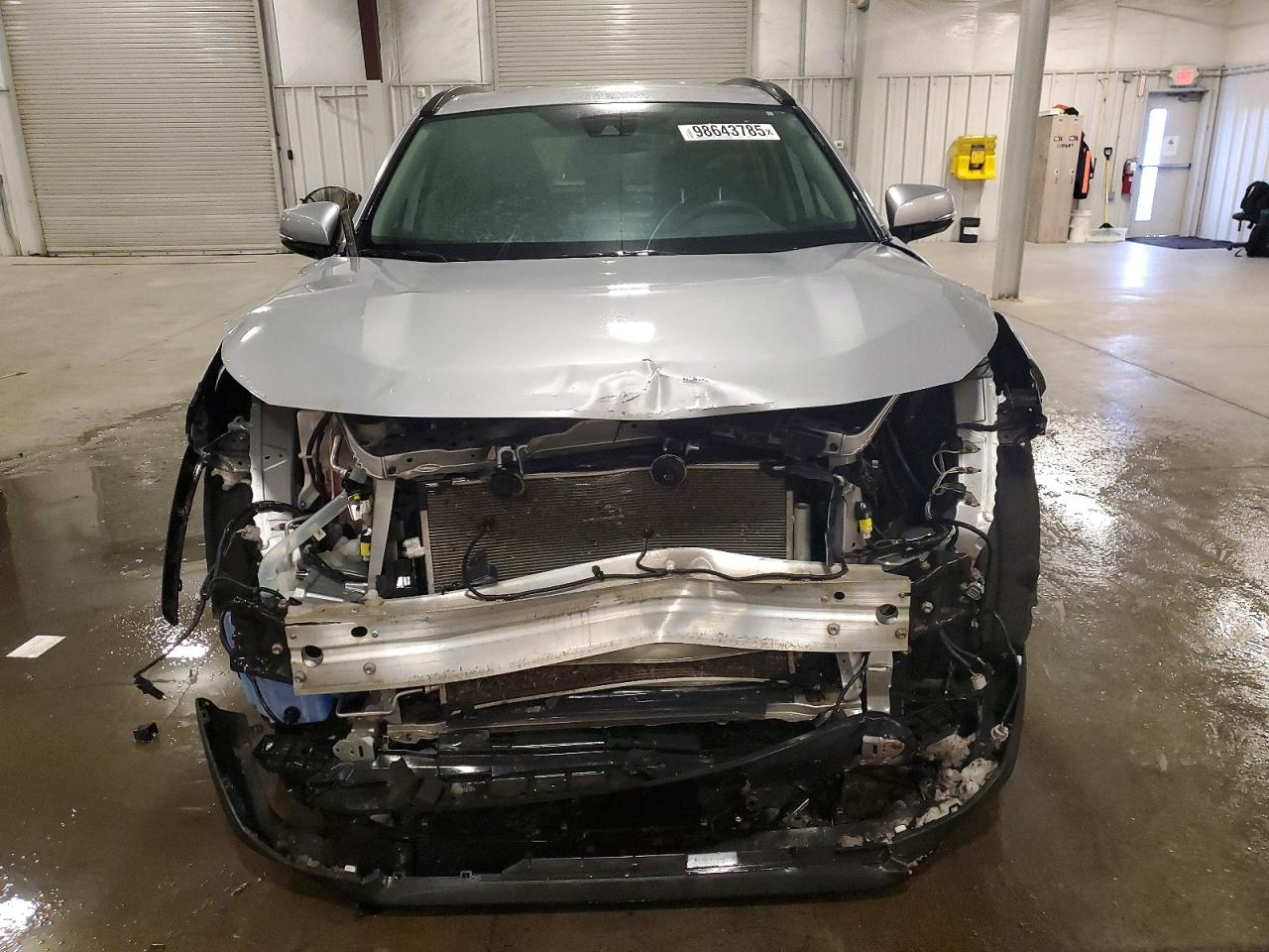 2021 TOYOTA RAV4 XLE photo 5