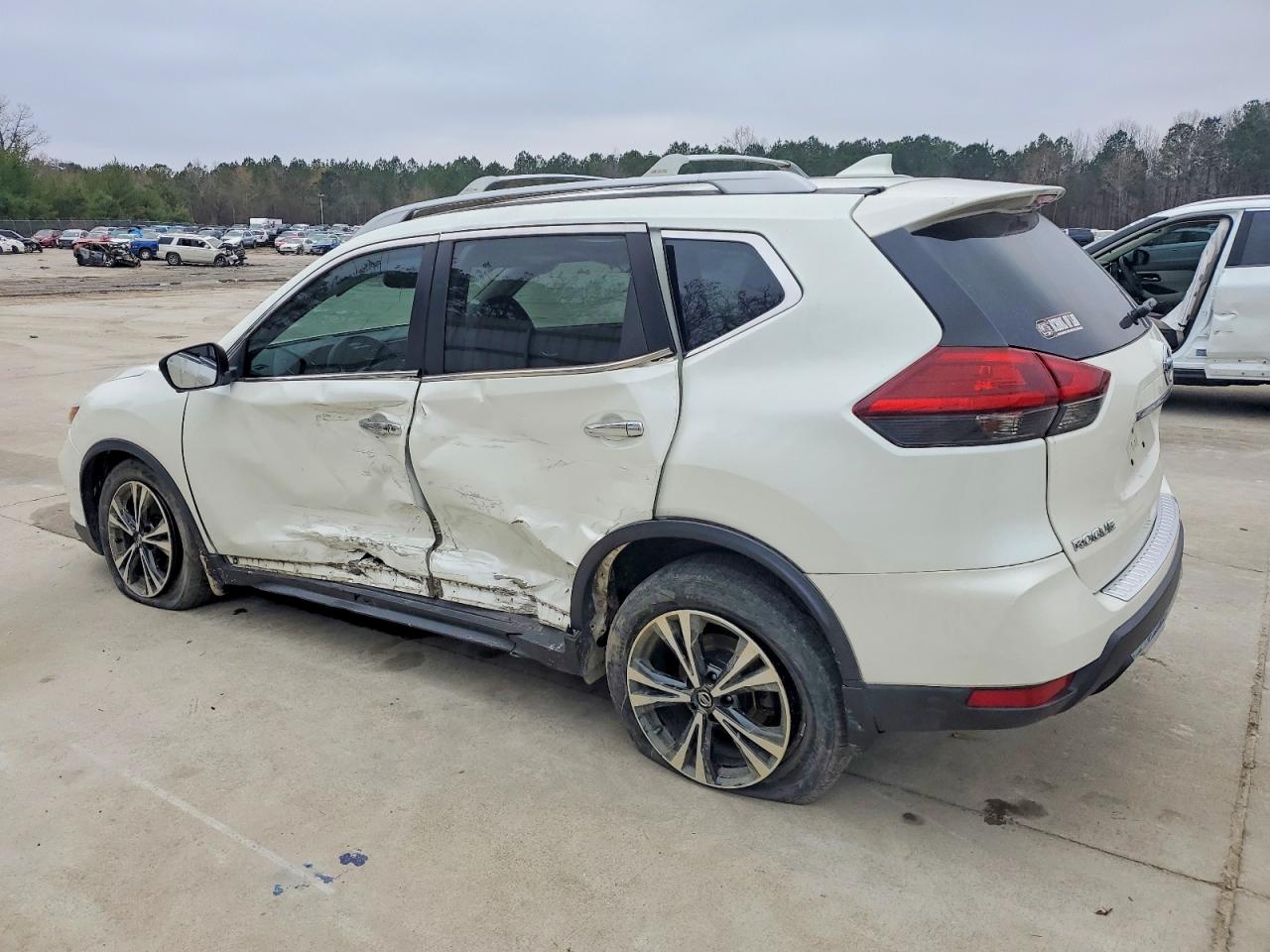 2018 NISSAN ROGUE S photo 2