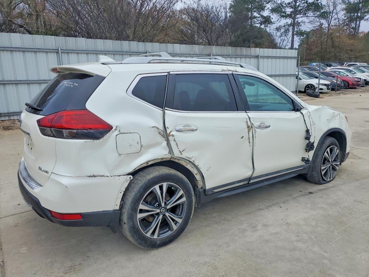2018 NISSAN ROGUE S photo 3