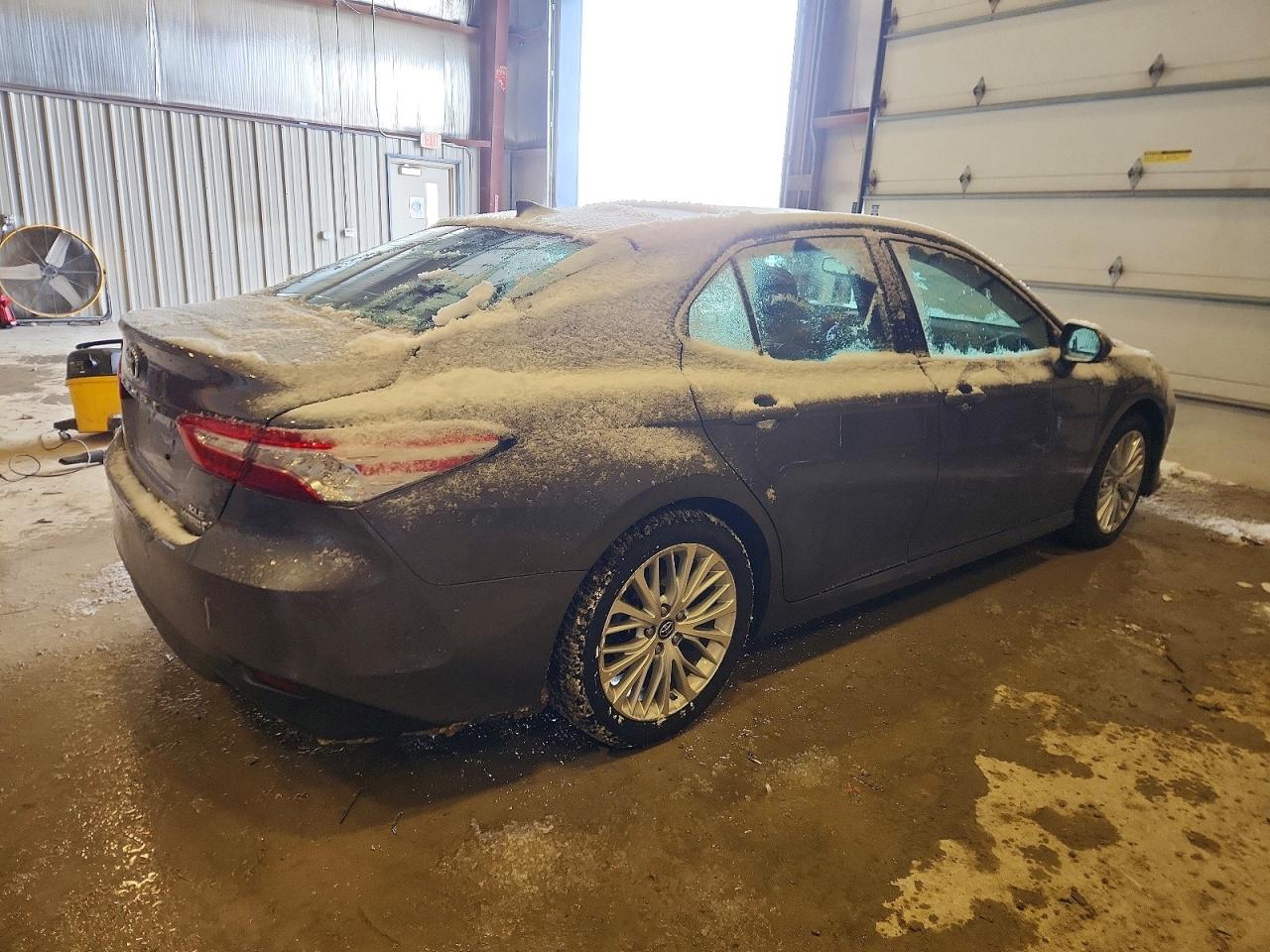 2019 TOYOTA CAMRY HYBRID photo 3