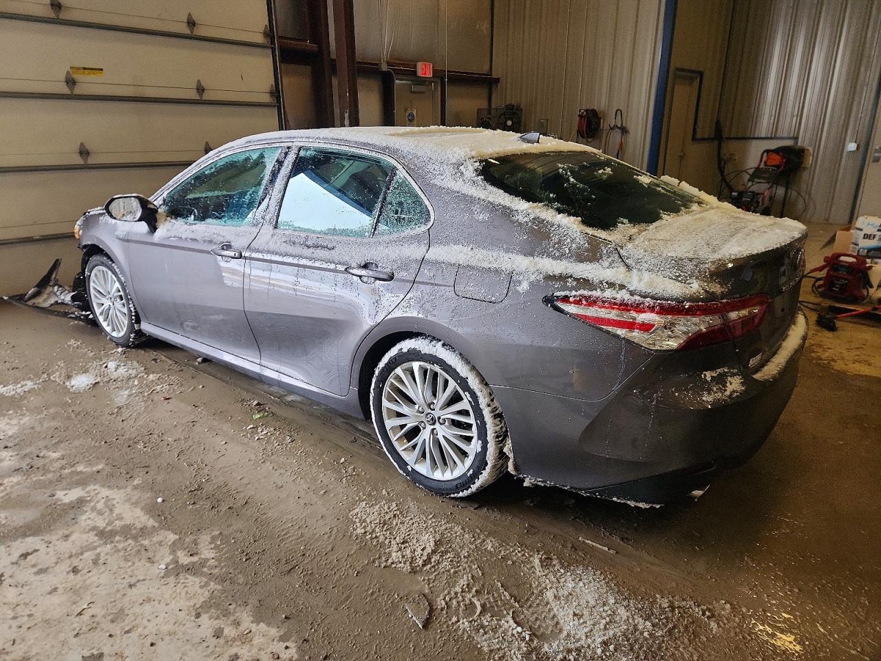 2019 TOYOTA CAMRY HYBRID photo 2