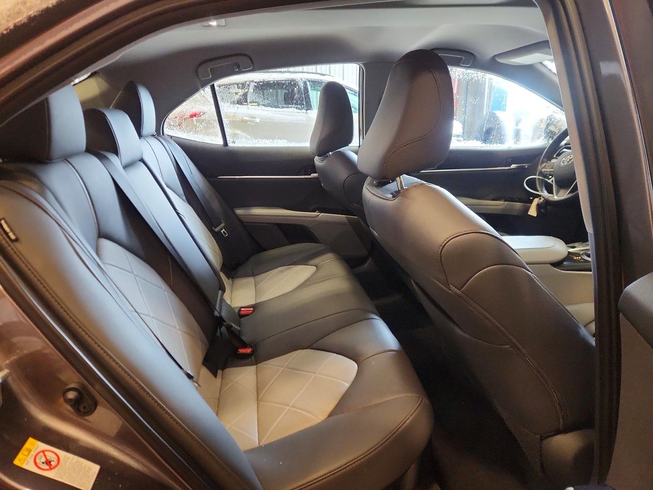 2019 TOYOTA CAMRY HYBRID photo 10