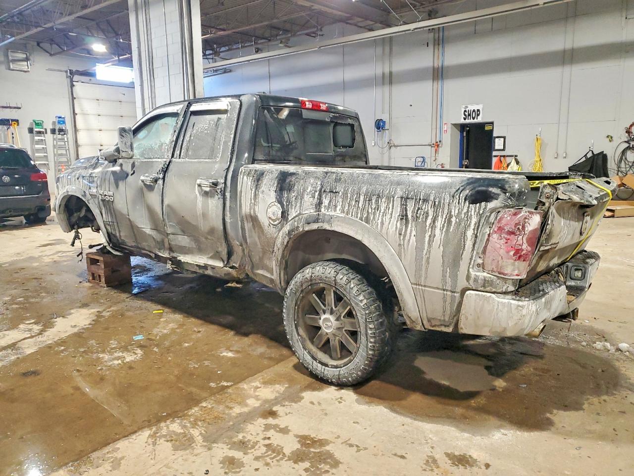 2014 RAM 1500 SLT photo 2