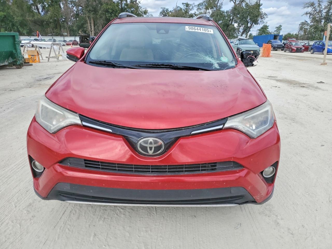 2017 TOYOTA RAV4 XLE photo 5