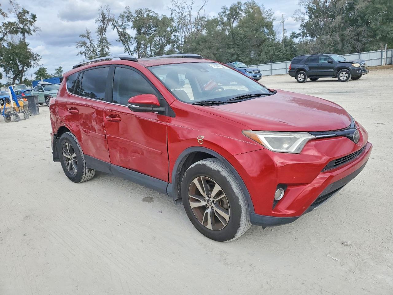 2017 TOYOTA RAV4 XLE photo 4