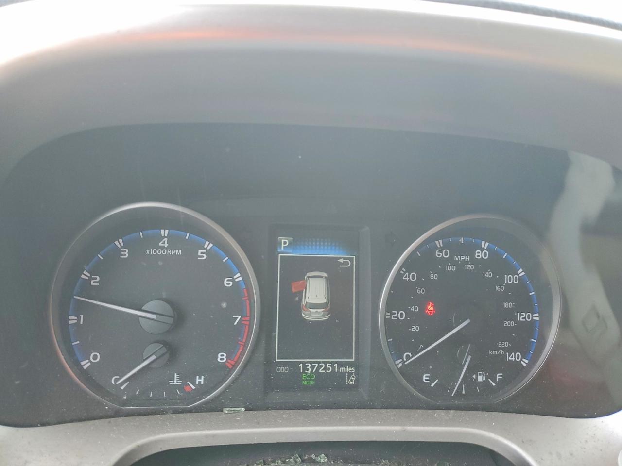 2017 TOYOTA RAV4 XLE photo 9