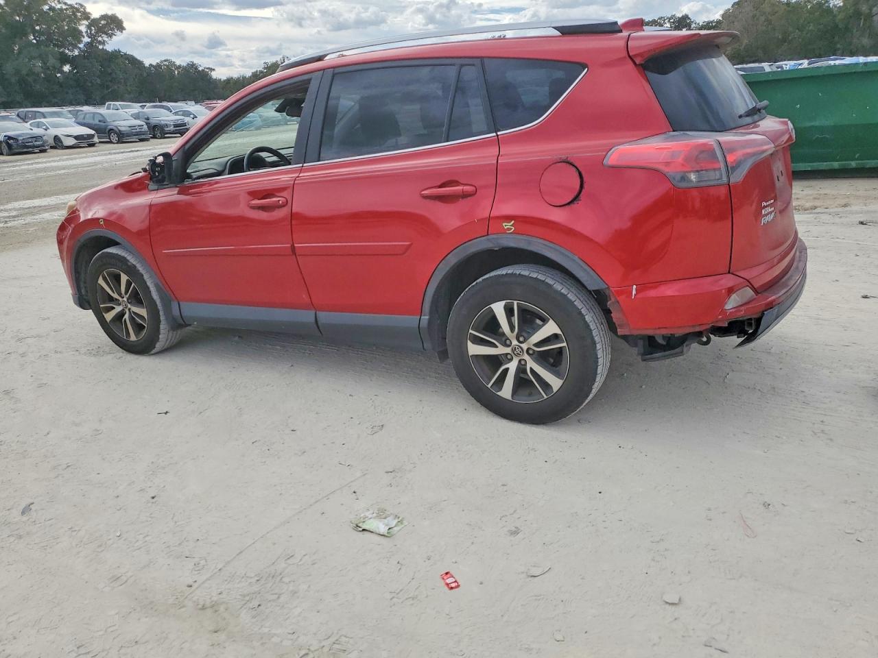 2017 TOYOTA RAV4 XLE photo 2