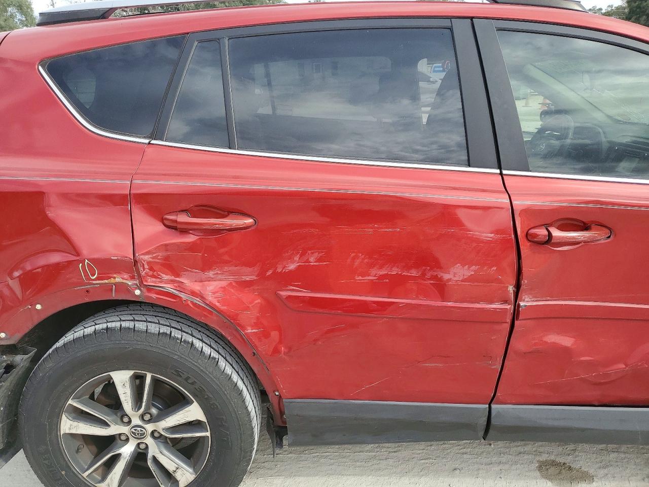 2017 TOYOTA RAV4 XLE photo 11