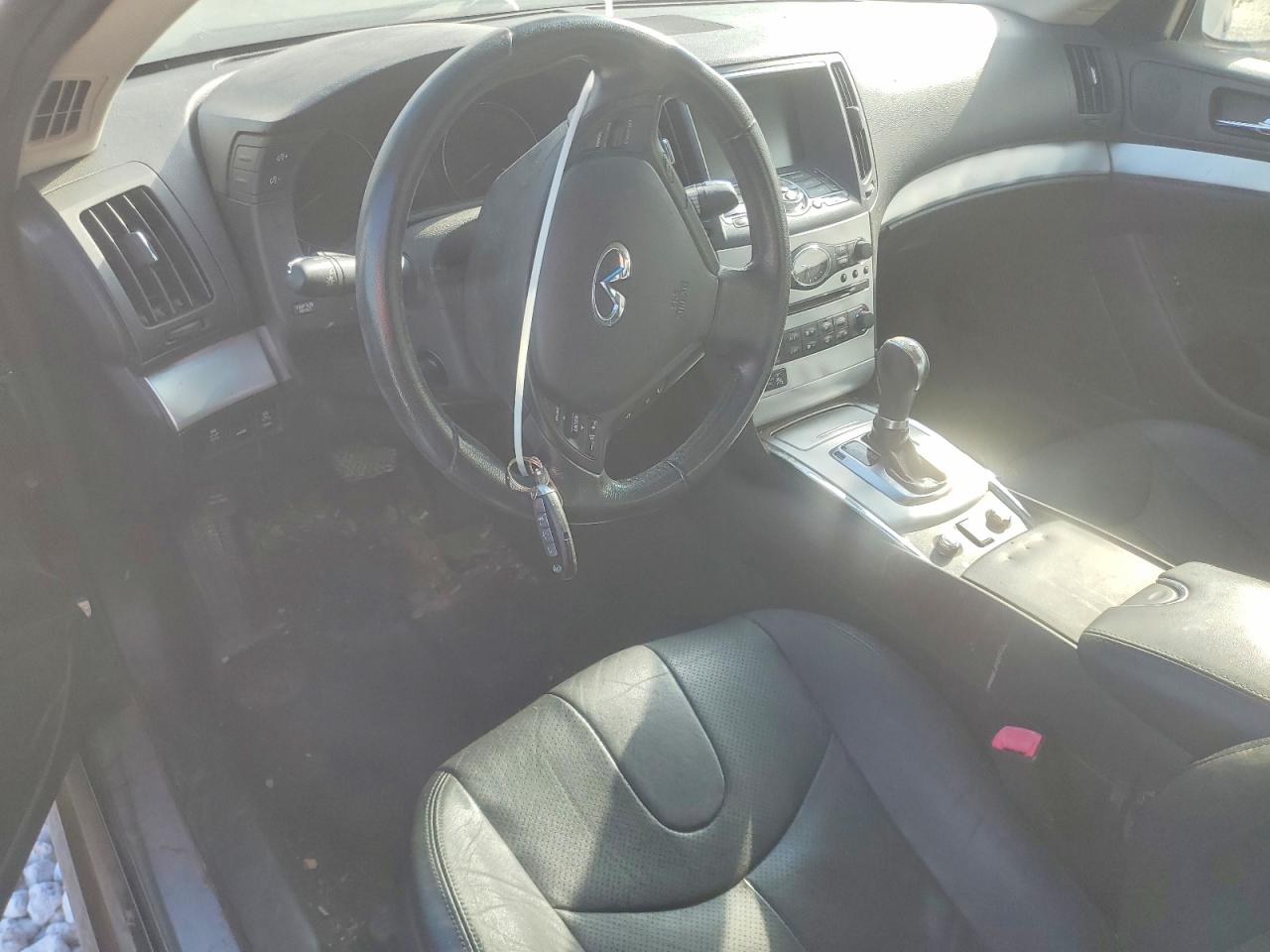 2013 INFINITI G37 photo 8