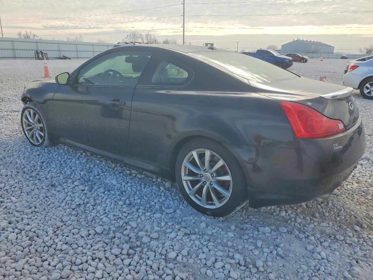 2013 INFINITI G37 photo 2