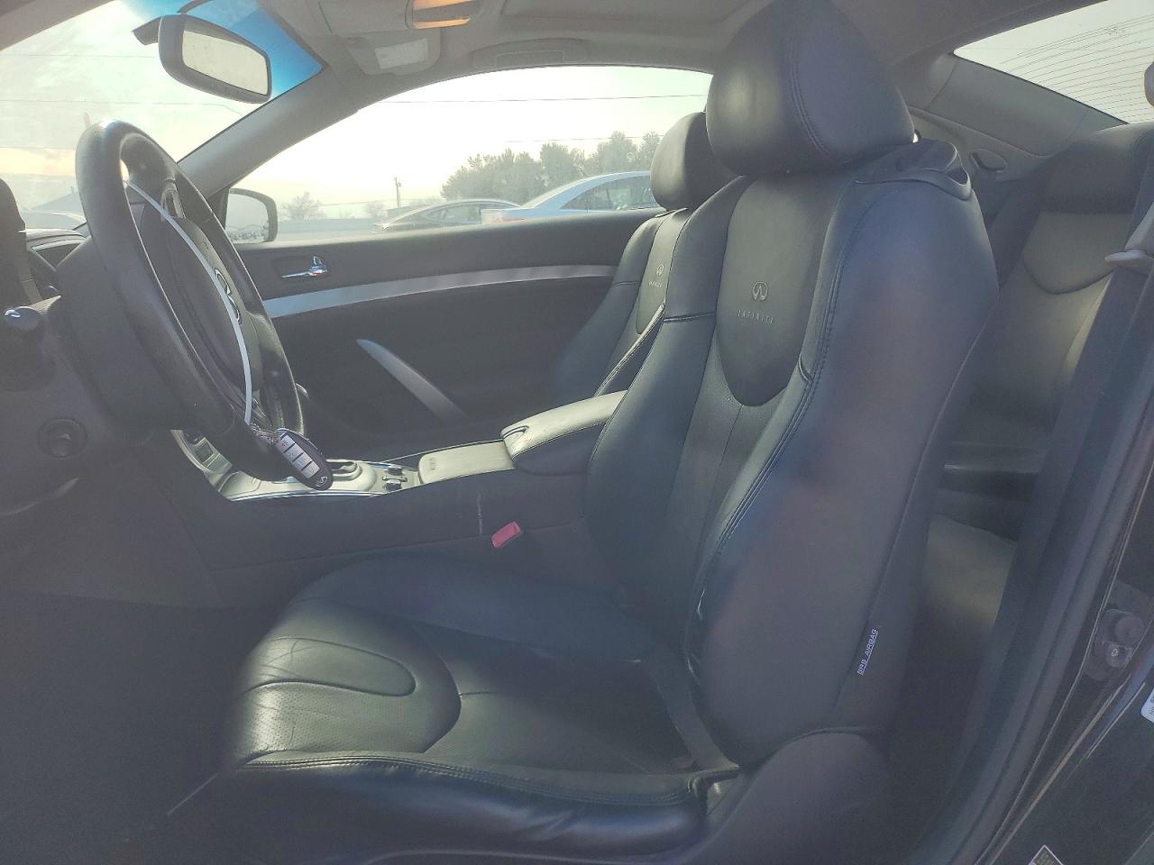 2013 INFINITI G37 photo 7