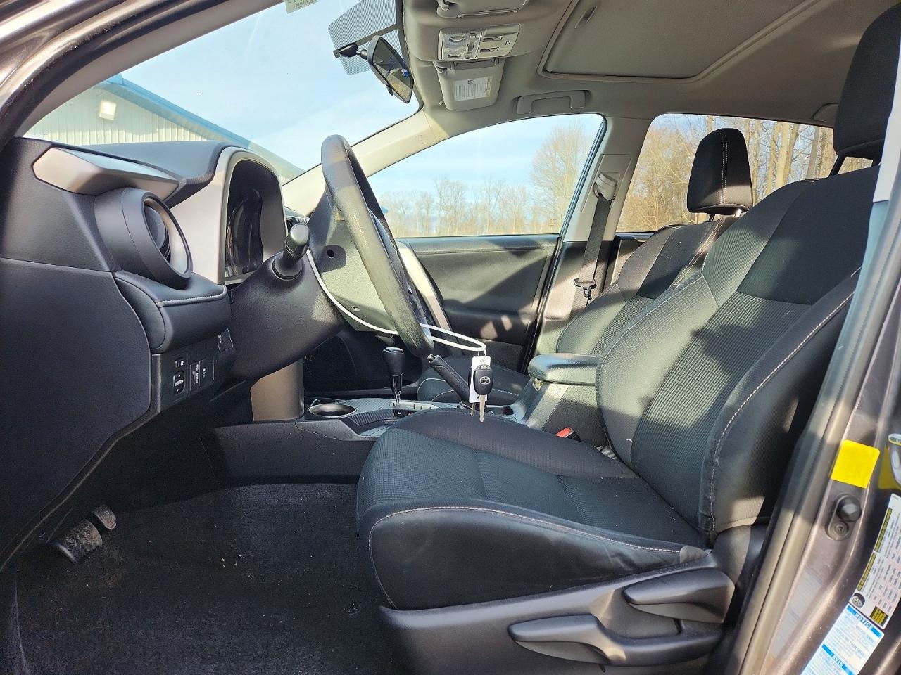 2015 TOYOTA RAV4 XLE photo 7
