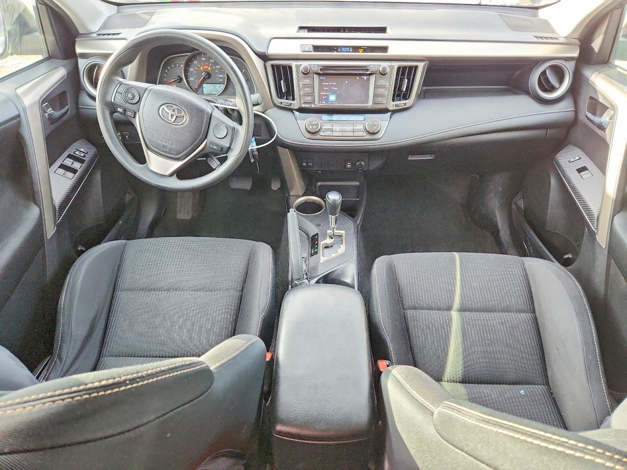 2015 TOYOTA RAV4 XLE photo 8