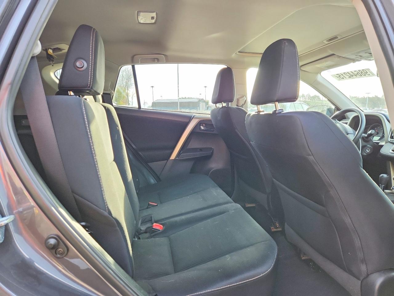 2015 TOYOTA RAV4 XLE photo 11