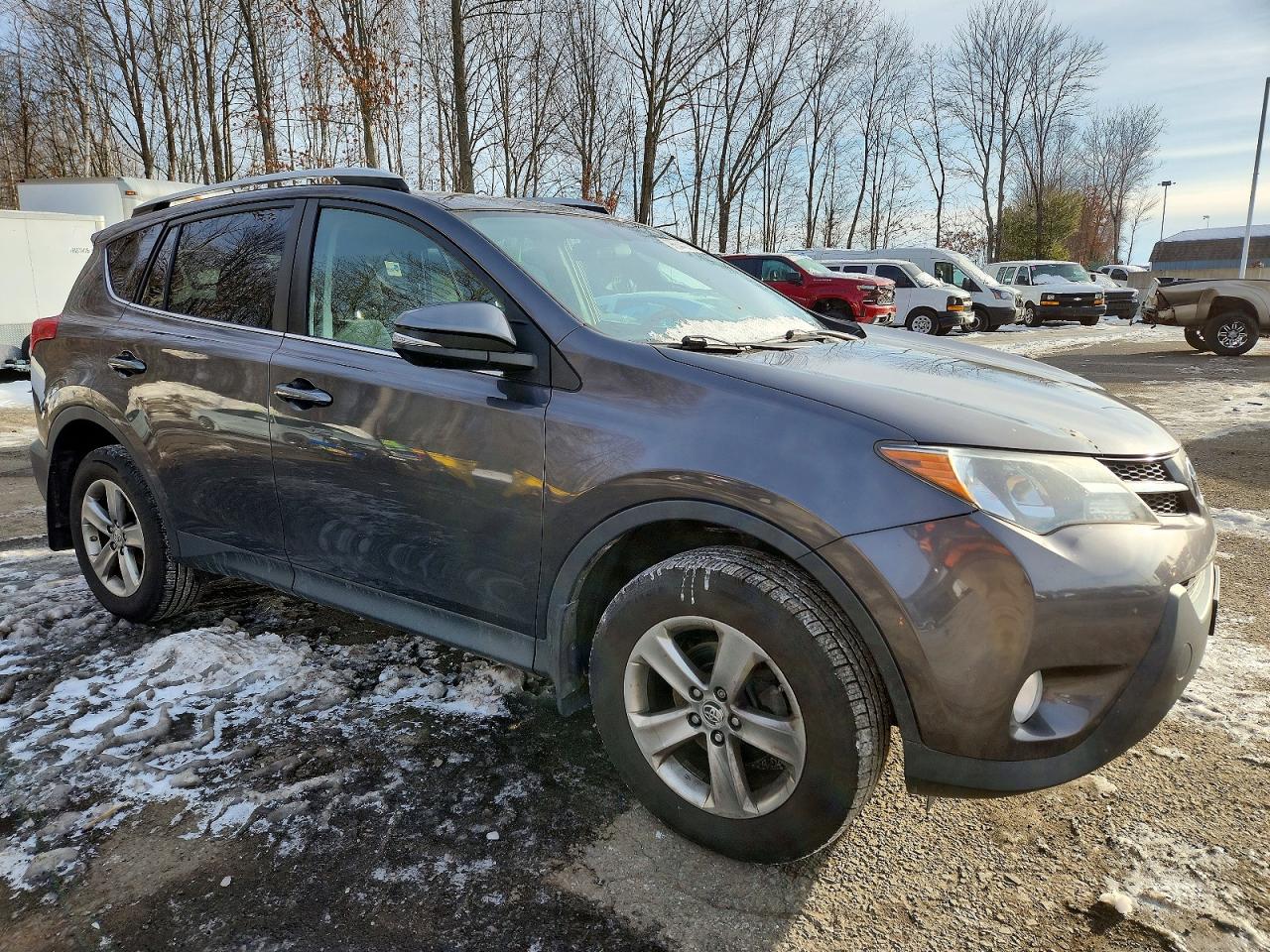 2015 TOYOTA RAV4 XLE photo 4