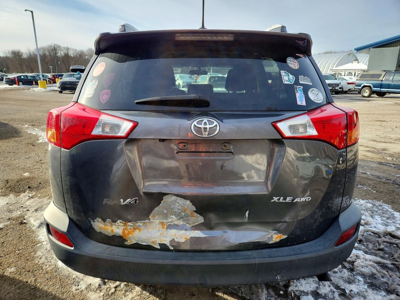 2015 TOYOTA RAV4 XLE photo 6