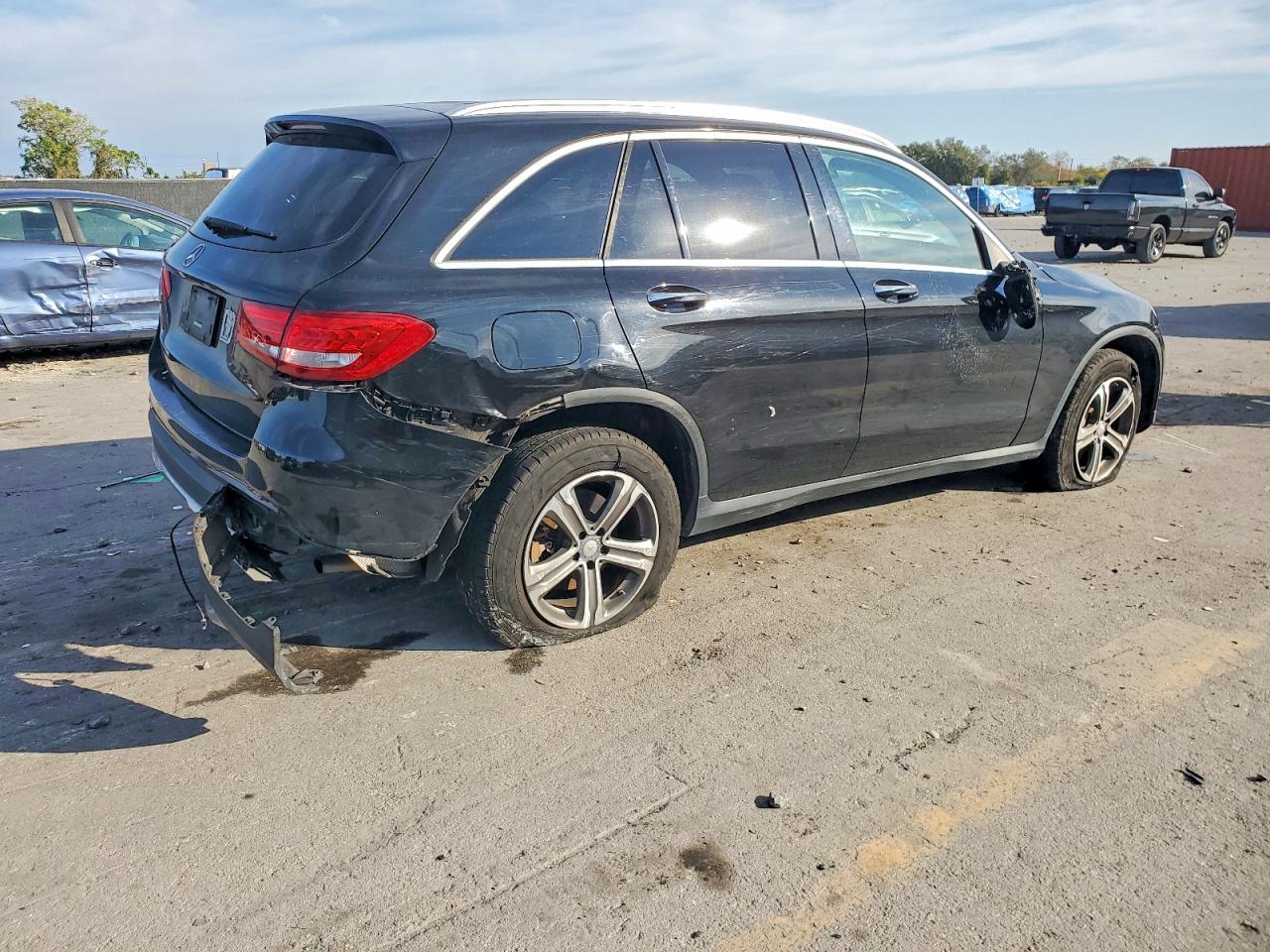 2017 MERCEDES-BENZ GLC 300 photo 3