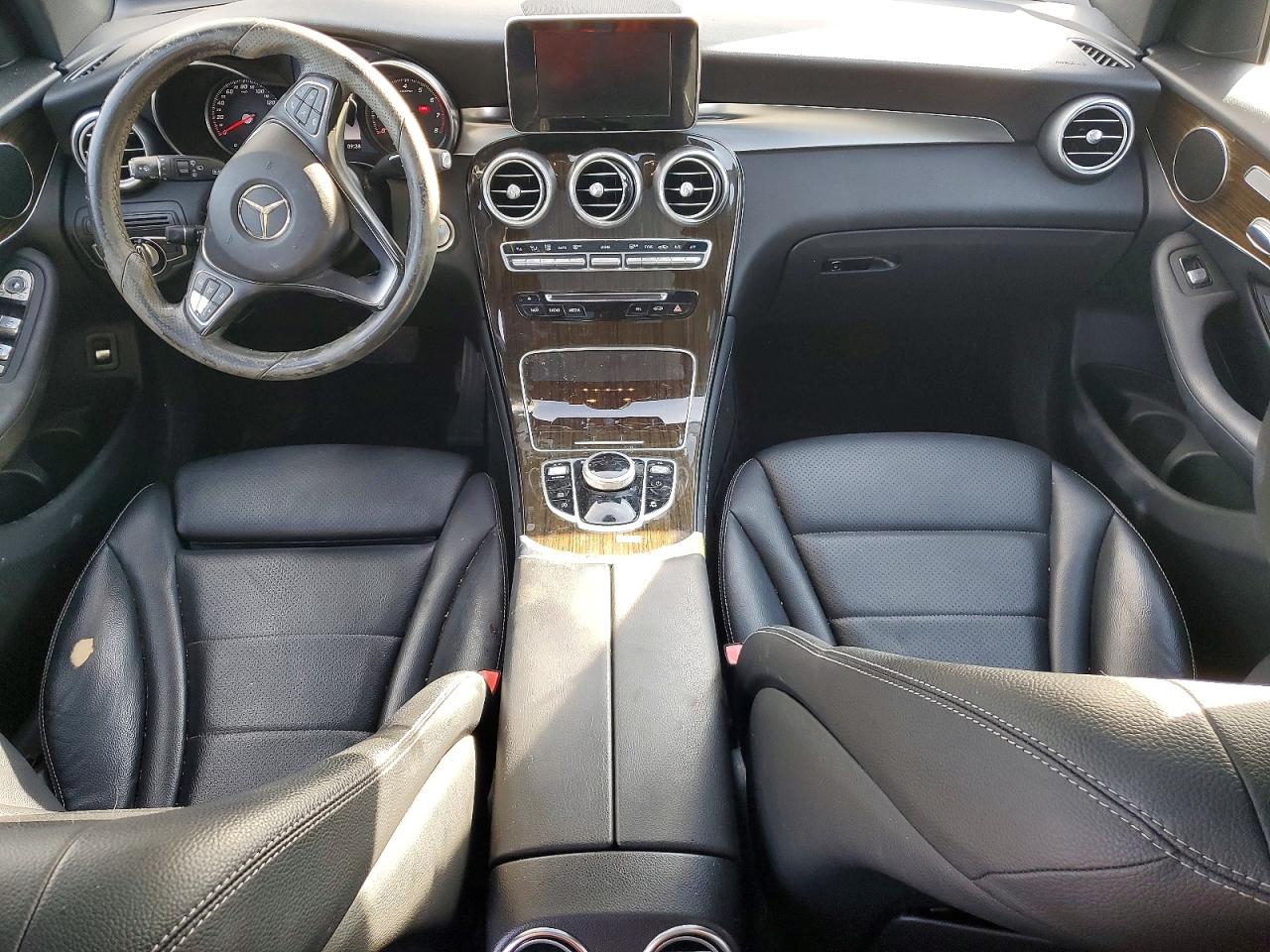 2017 MERCEDES-BENZ GLC 300 photo 8
