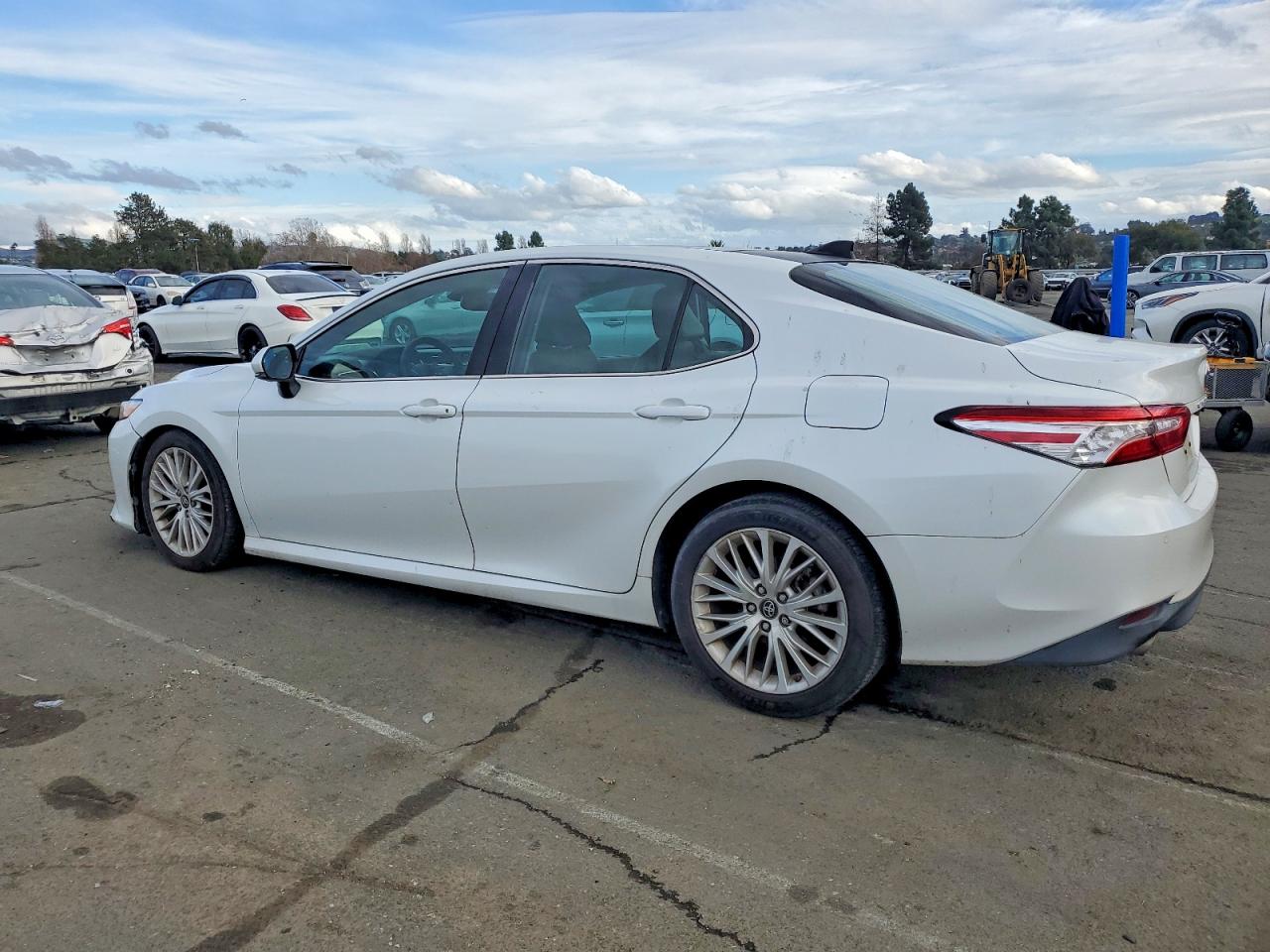 2018 TOYOTA CAMRY XSE photo 2
