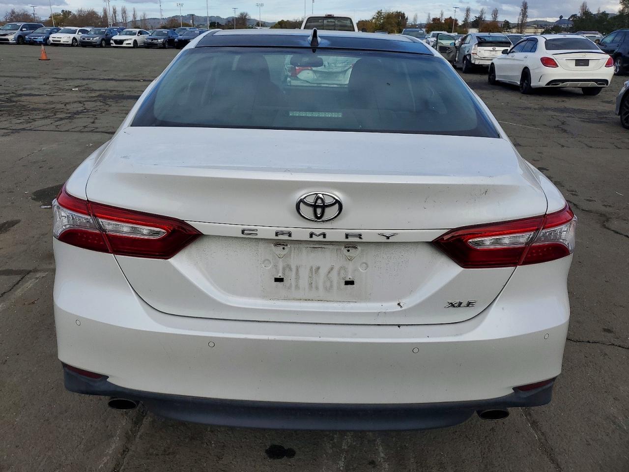 2018 TOYOTA CAMRY XSE photo 6