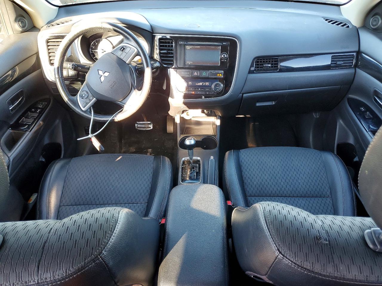 2015 MITSUBISHI OUTLANDER SE photo 8