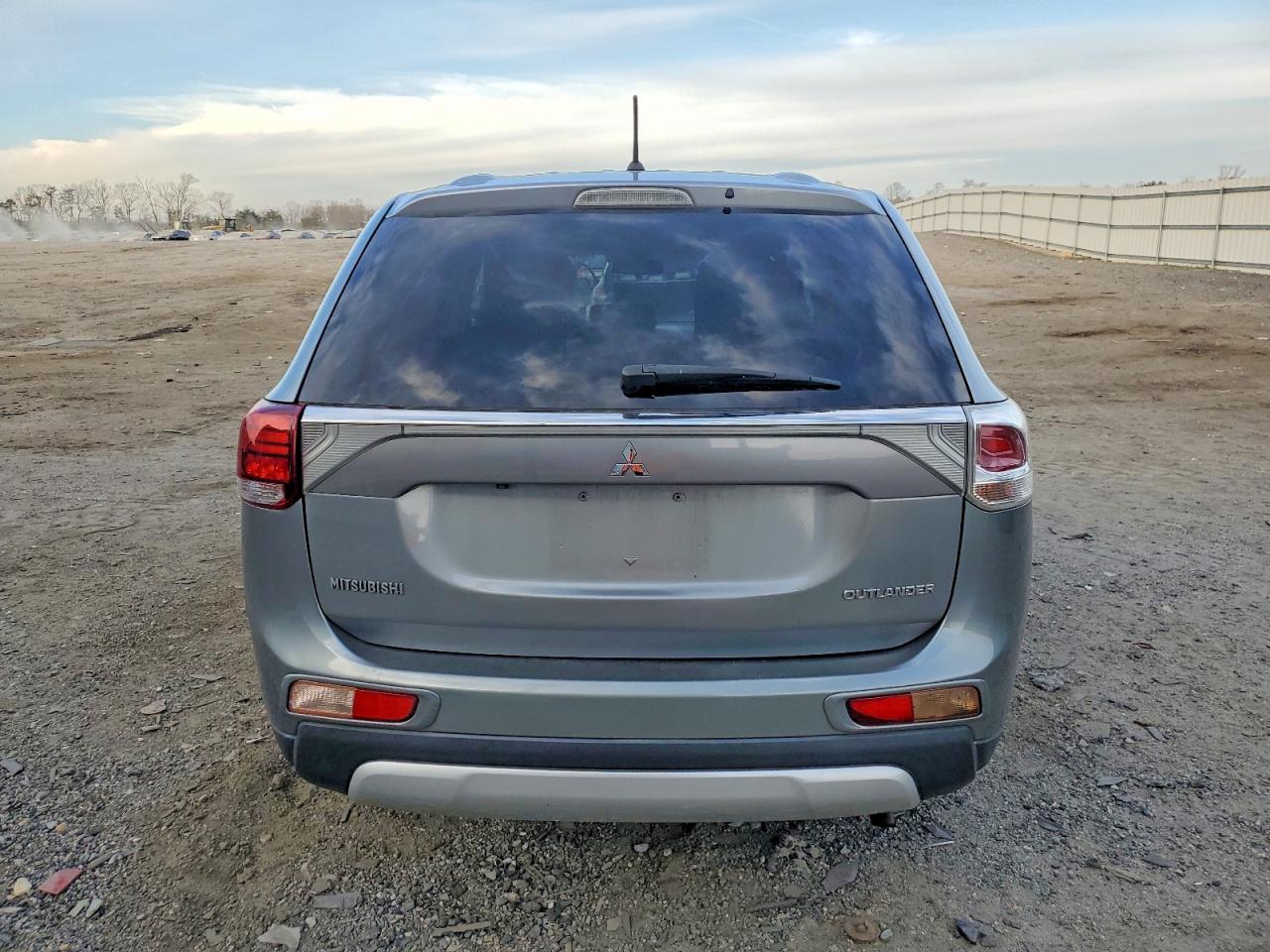 2015 MITSUBISHI OUTLANDER SE photo 6