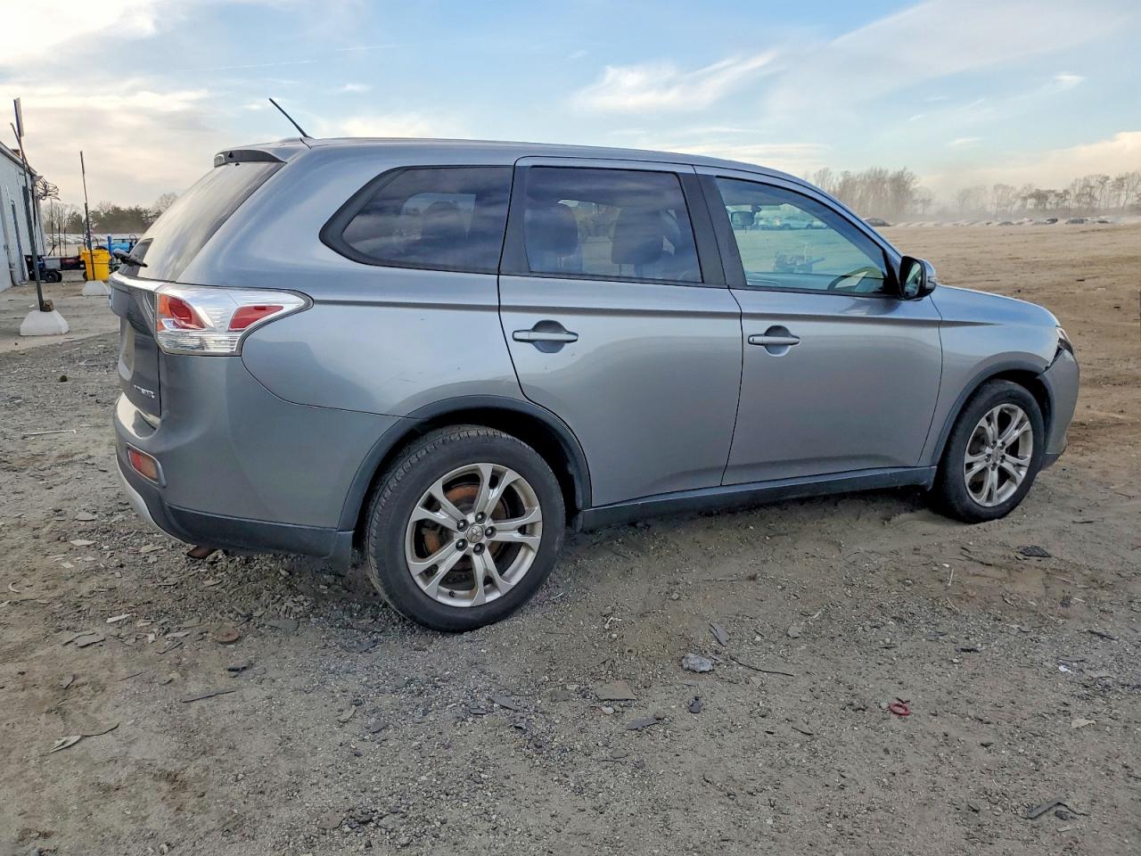 2015 MITSUBISHI OUTLANDER SE photo 3