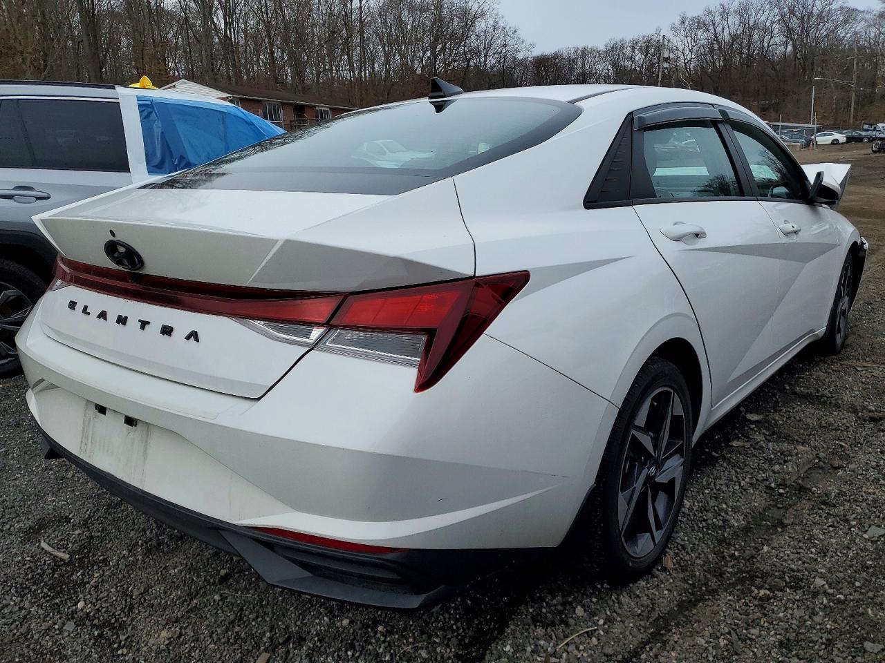 2023 HYUNDAI ELANTRA SEL photo 3