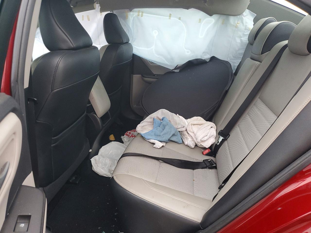 2016 TOYOTA CAMRY SE photo 10