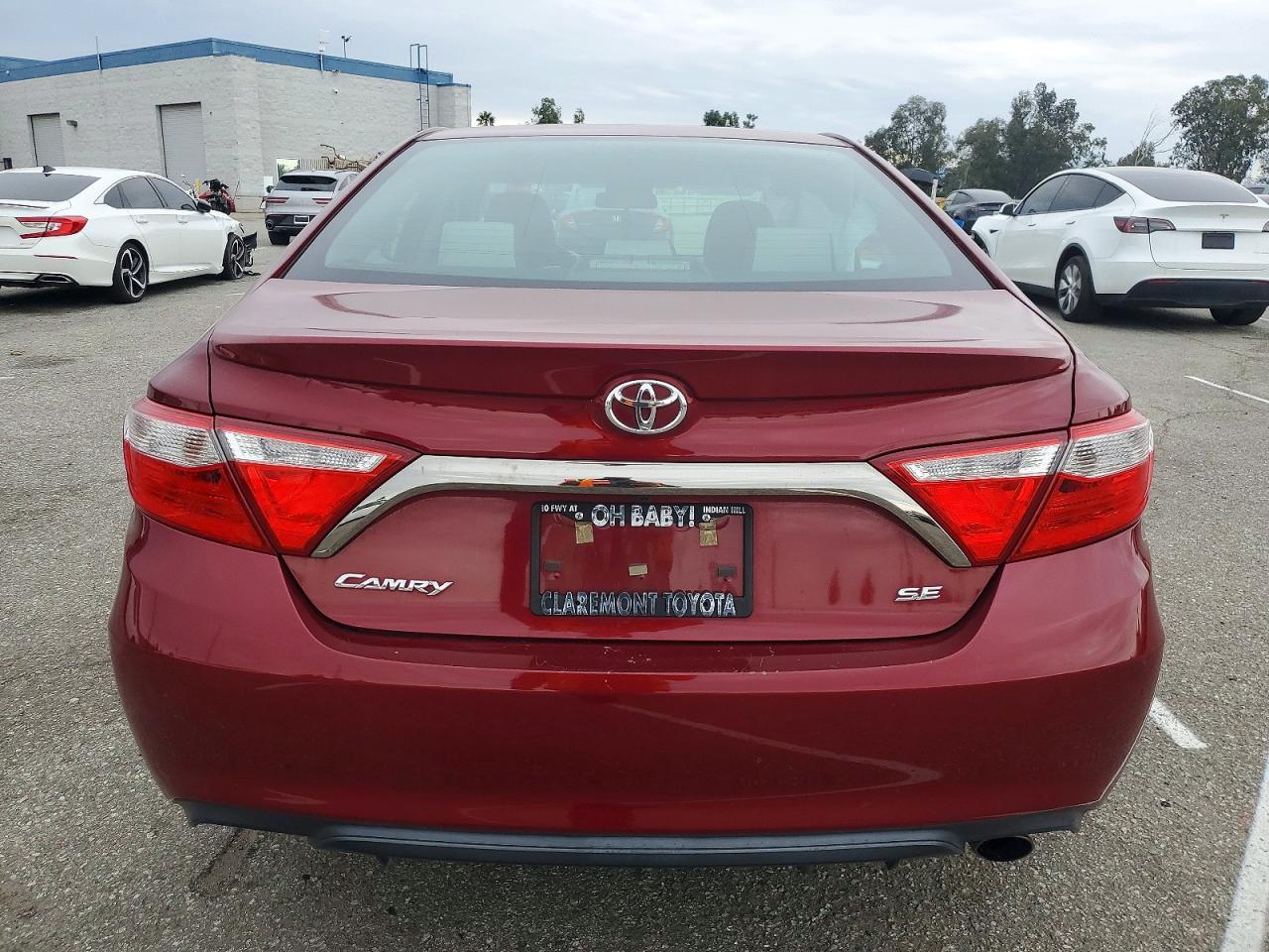 2016 TOYOTA CAMRY SE photo 6