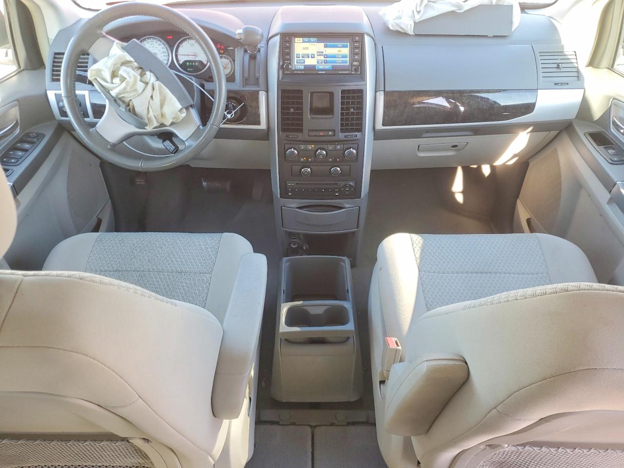 2010 DODGE GRAND CARAVAN CREW photo 8
