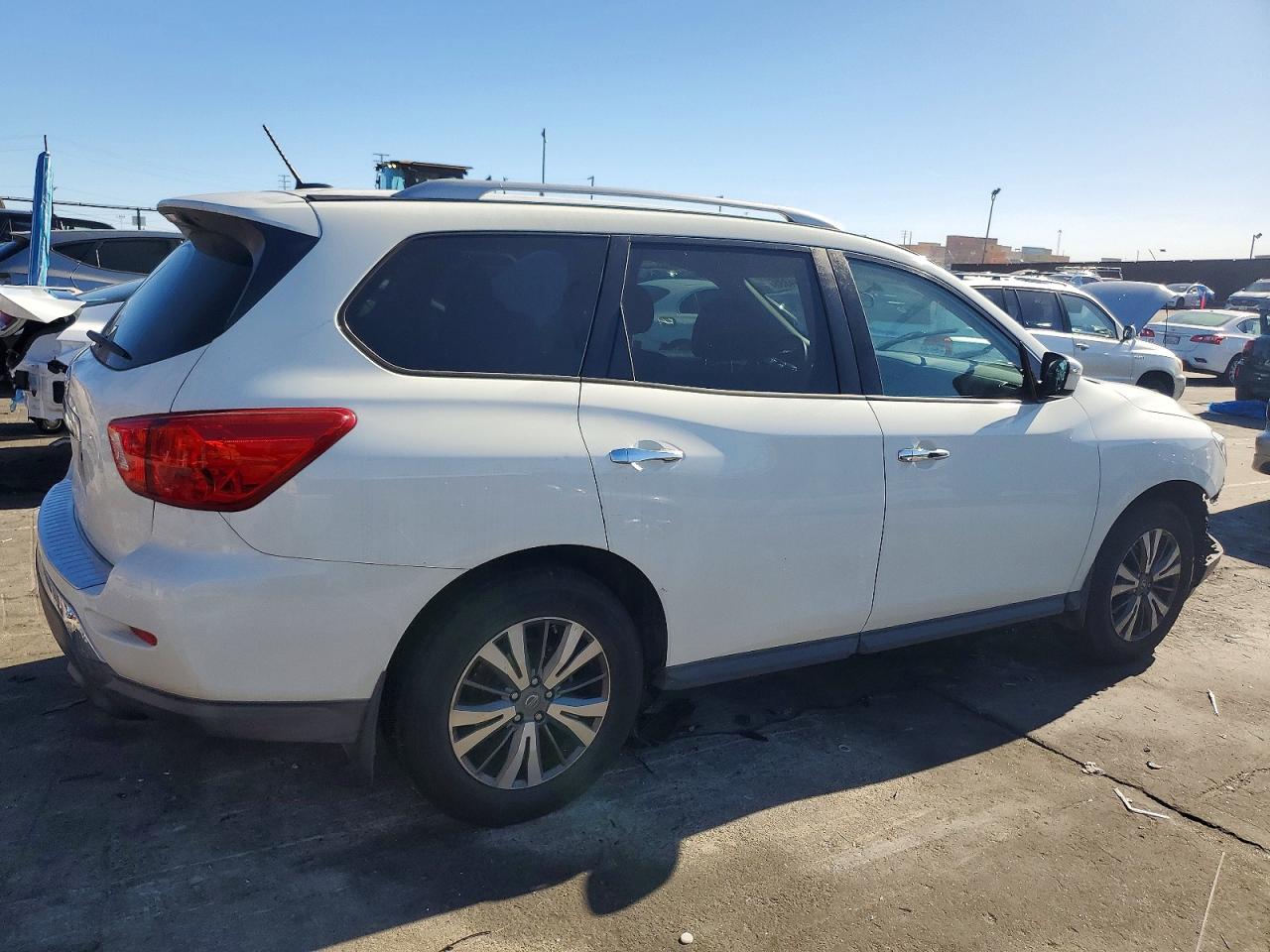 2017 NISSAN PATHFINDER S photo 3