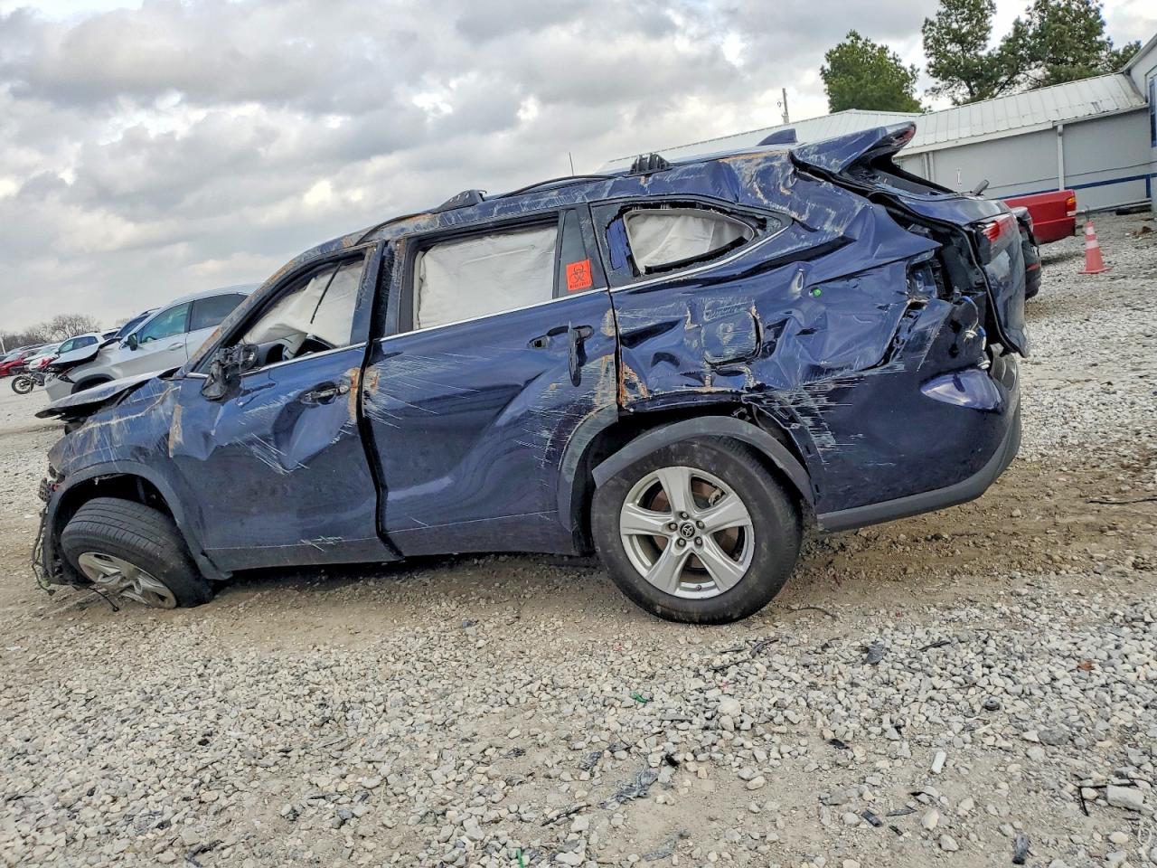 2021 TOYOTA HIGHLANDER L photo 2