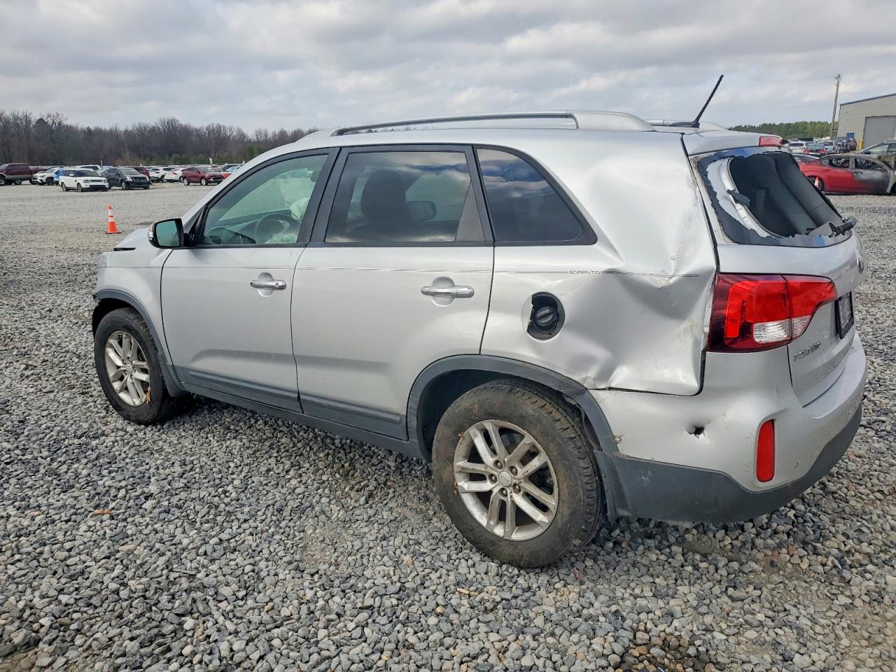 2015 KIA SORENTO photo 2