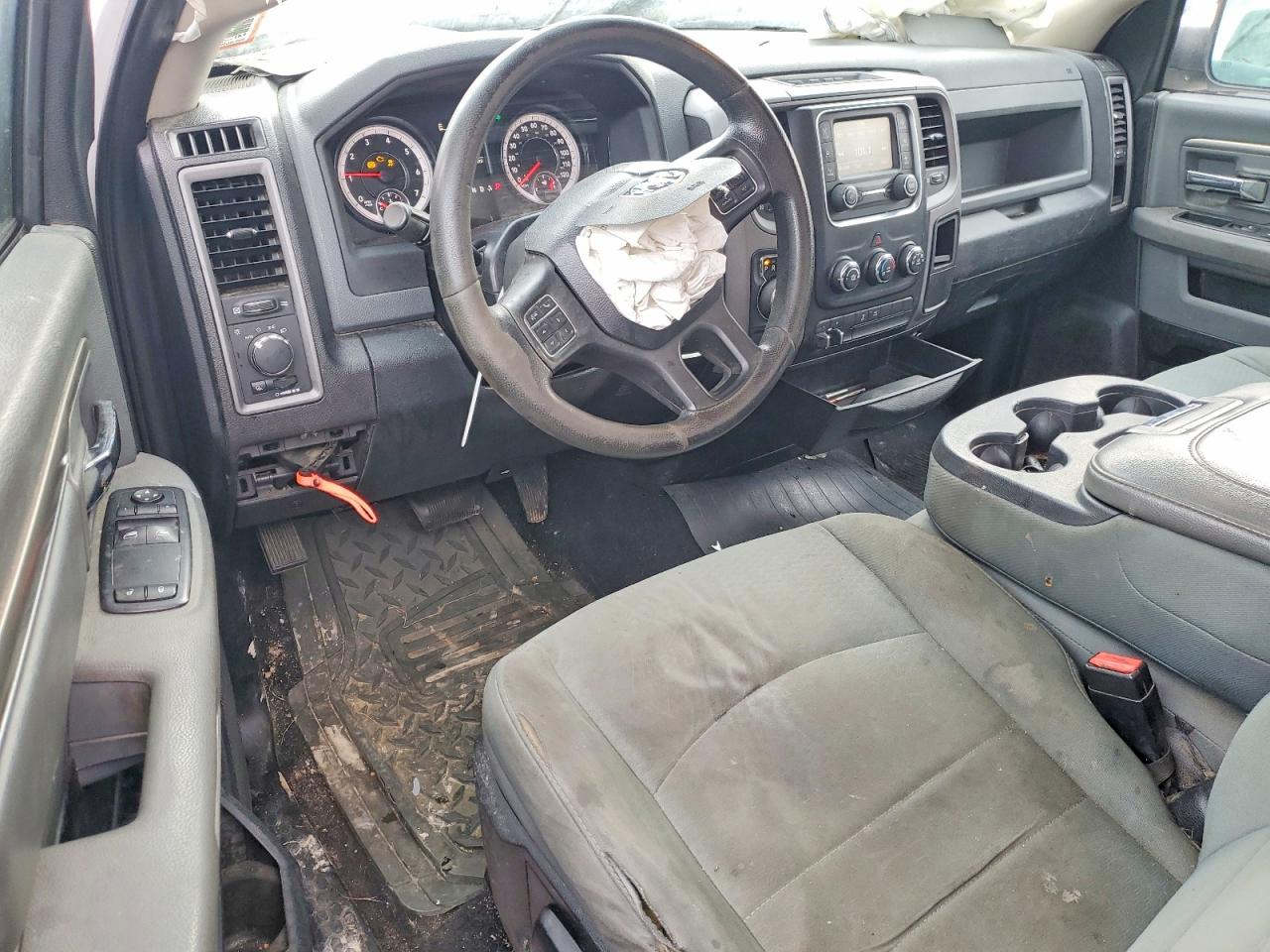 2014 RAM 1500 ST photo 8