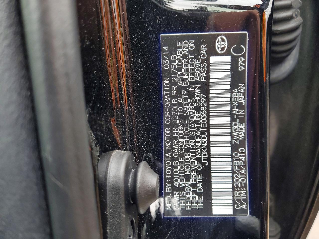 2014 TOYOTA PRIUS photo 25
