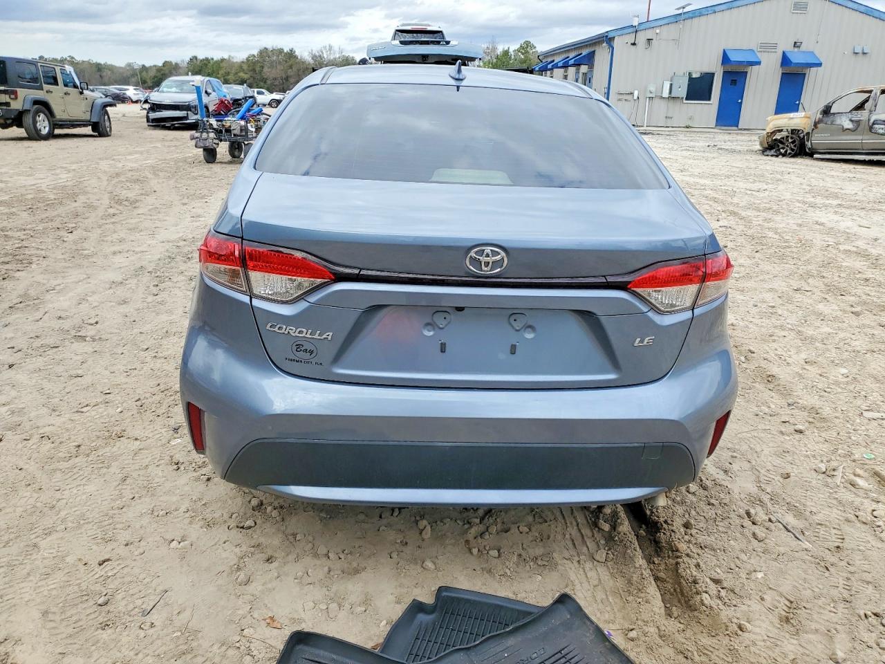 2022 TOYOTA COROLLA LE photo 6