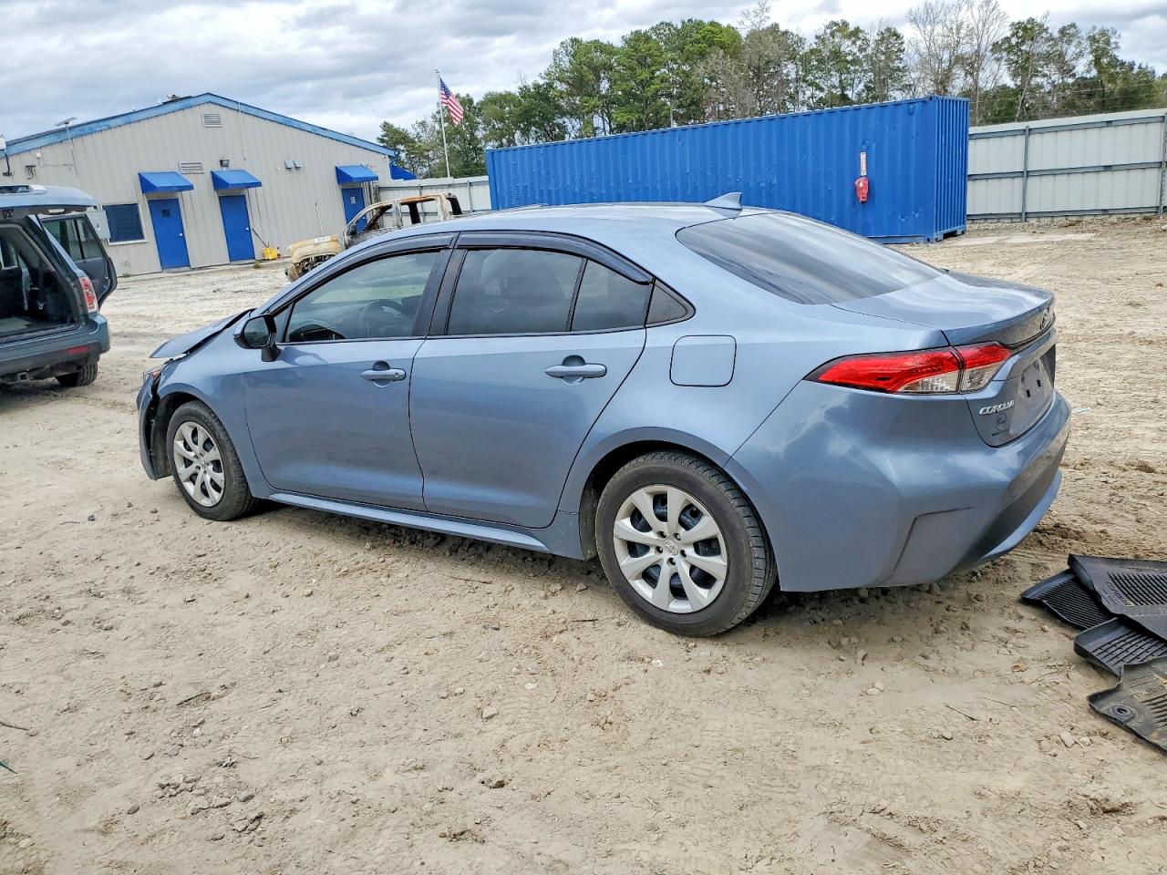 2022 TOYOTA COROLLA LE photo 2