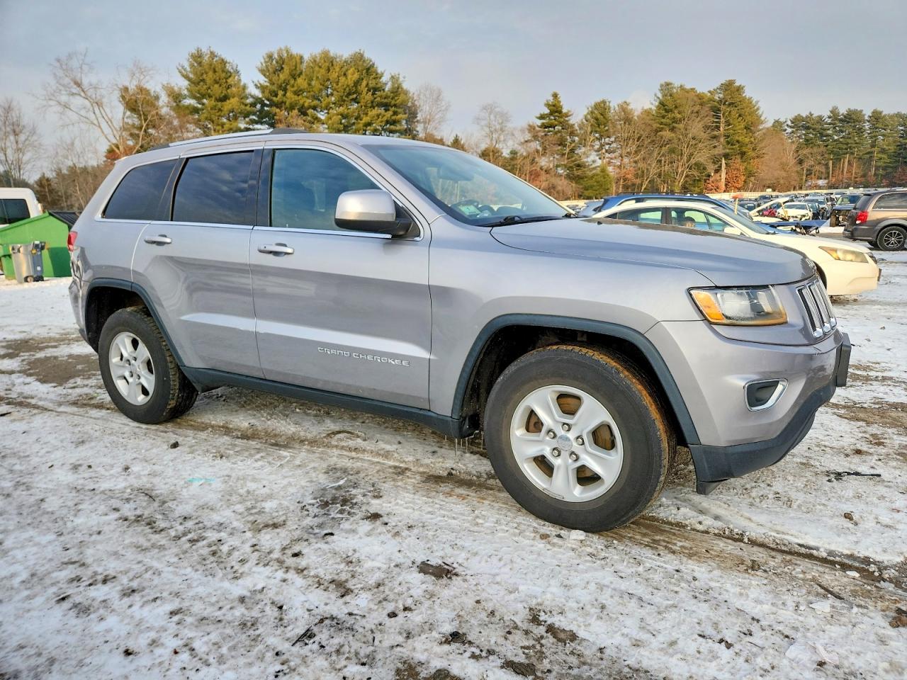 2015 JEEP GRAND CHEROKEE LAREDO photo 4